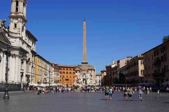 ローマ ナヴォーナ広場のオベリスク